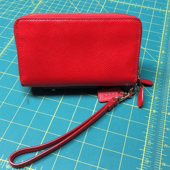 Coach wristlet 6 1/2X3 1/2”dbl zipper. Chg purse & 10 cc slots inside.Leather! - Picture 4 of 13